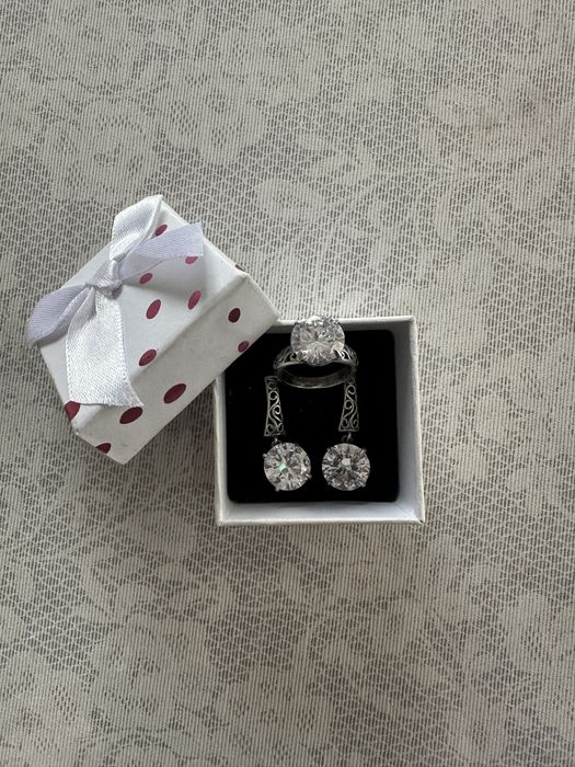 Продам серьги с кольцом