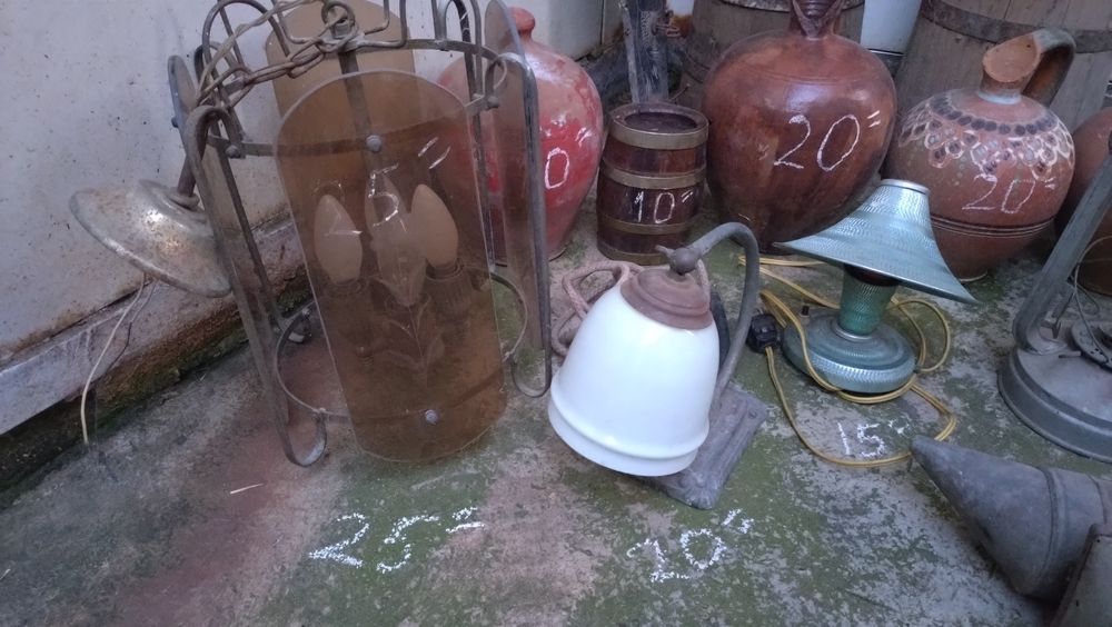 Продавам стари метални предмети , сечива