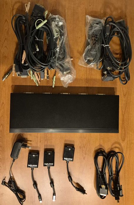 OCAZIE Switch KVM Dual View cu 4 porturi ATEN CS1644A STARE EXCELENTA