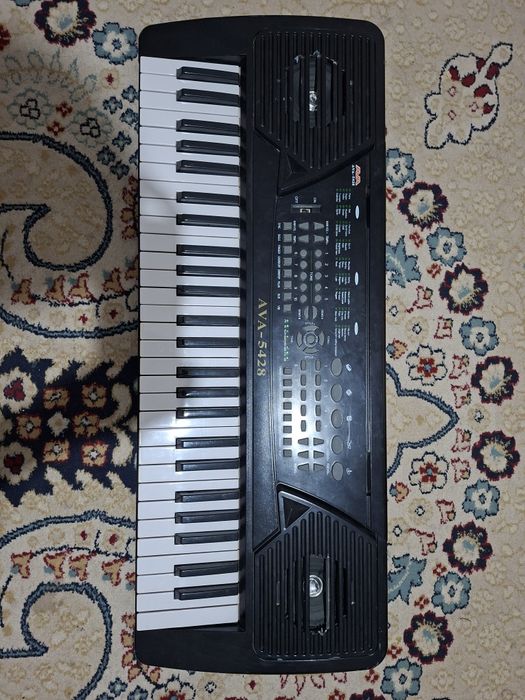 AVA 5428 pianino