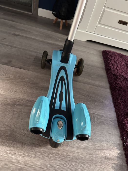 Trotineta pliabila cu muzica, lumini si abur