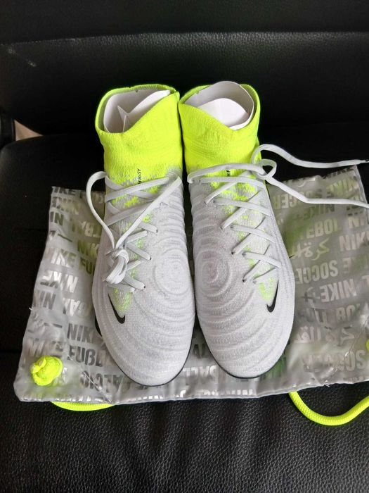 Футболни обувки Nike Phantom Luna