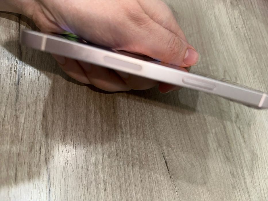 Продам Айфон Iphone 13