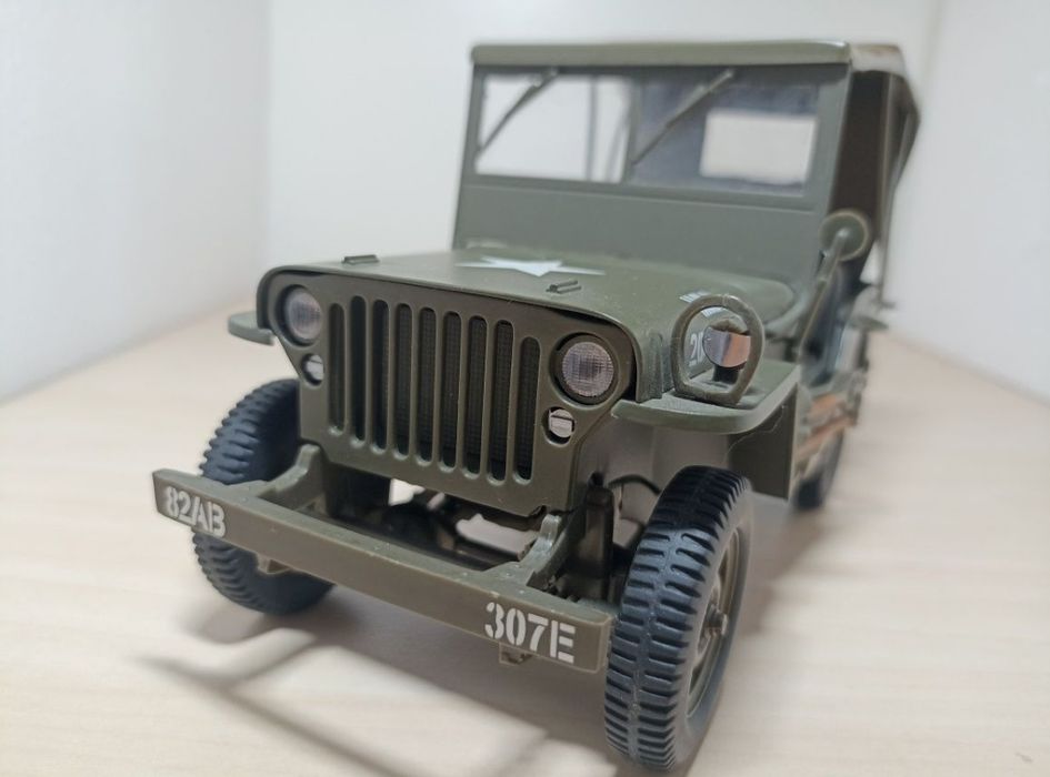 Jeep Willys macheta auto 1:18
Scara 1:18

Fotografiile fac parte din d