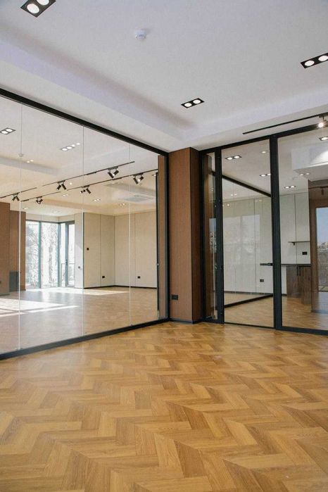 Продается офис в БЦ в Яккасарайском районе. С готовым арендатором.