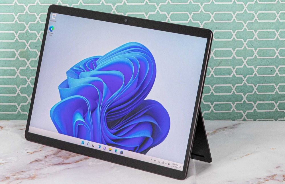 Microsoft Surface Pro 8 (i5 / 8 GB / 256 GB SSD) + Keyboard + Pen