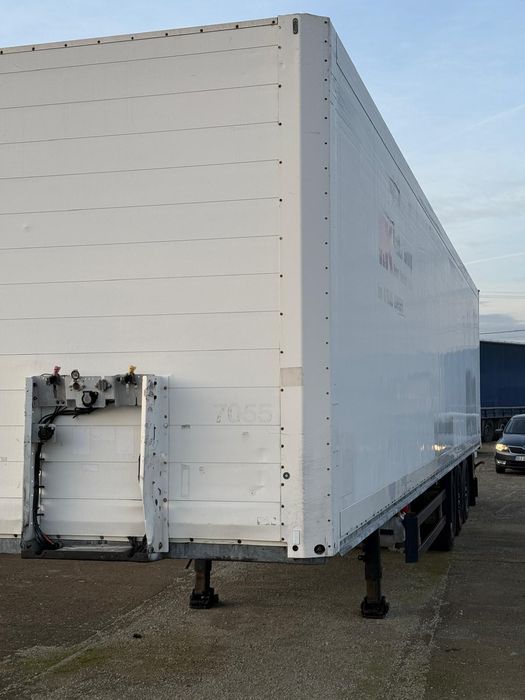 Semiremorcă BOX Schmitz SKO24 – 2007 – Șasiu galvanizat