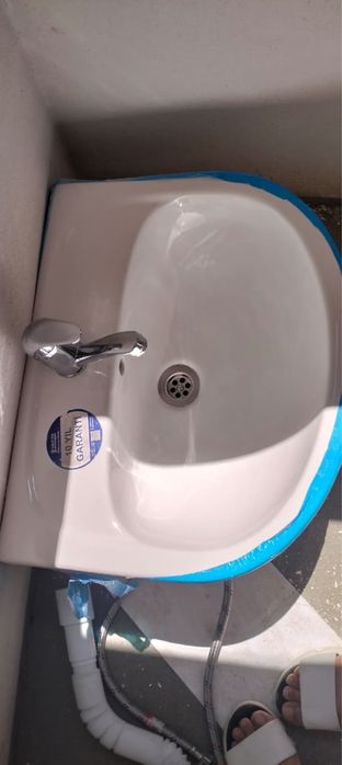 Продам ванну, раковину, унитаз