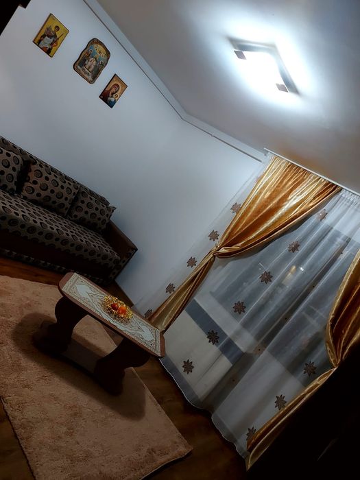 Închiriez garsoniera pe termen lung,zona 9 Mai,parter( 1100 lei)i,