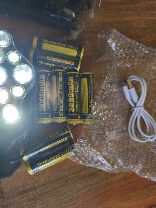 Комплект 3 в 1 челник 18000 лумена големи батерии 3000mAh