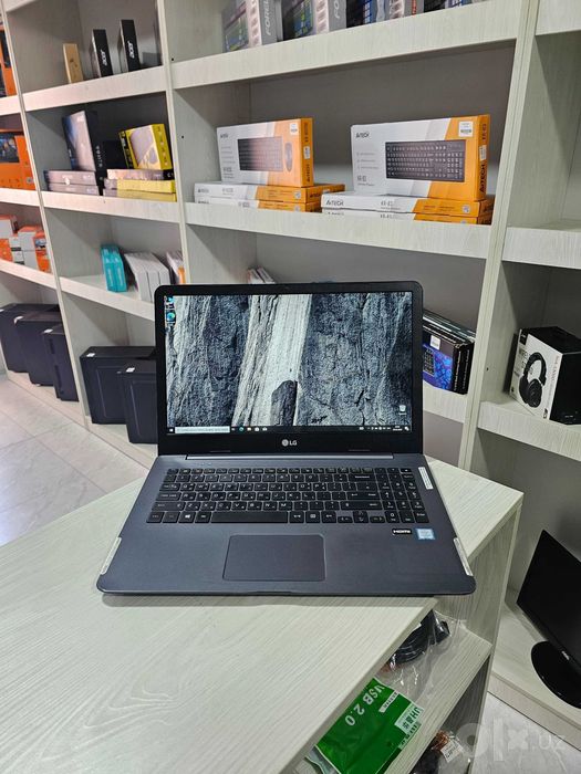 LG 15U560 / Core i5 6th/4GB/128GB SSD