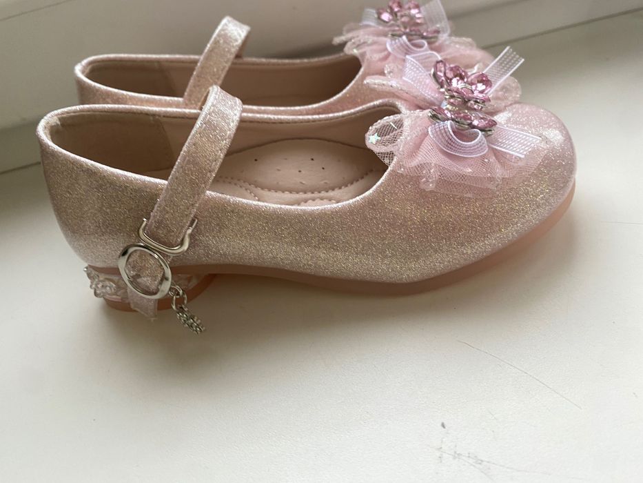 Продаётся детская обувь