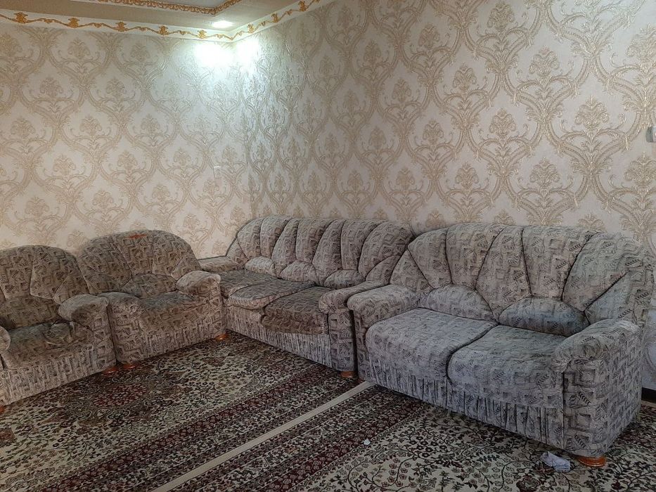 Диван креслолари билан сотилади холати яхши таги очилади