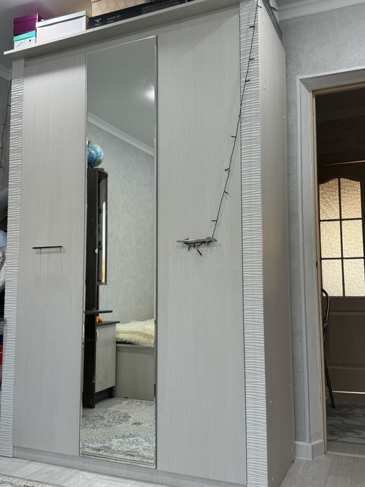 Продается шкаф с зеркалом в отличном состоянии