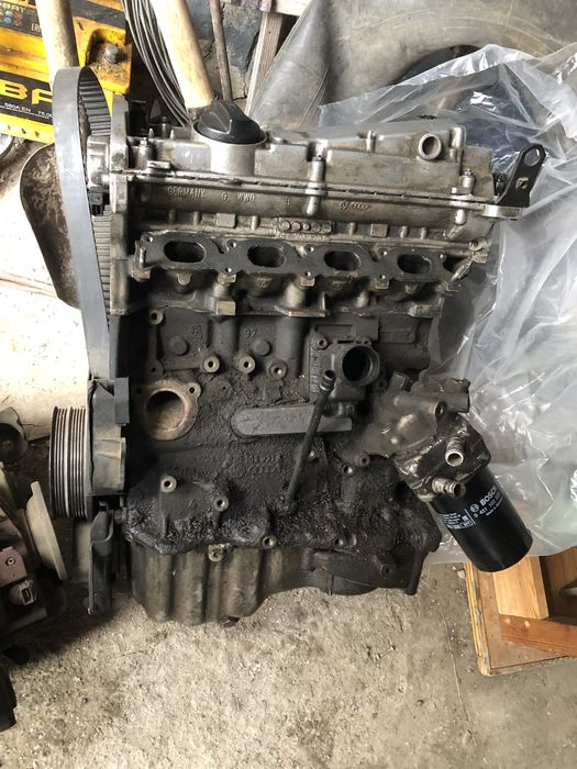 Продам двигатель , и коробку