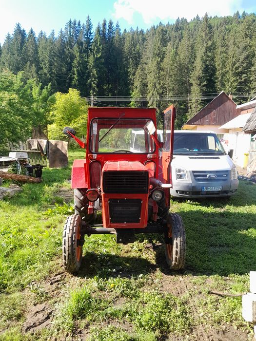 Vând tractor Fiat 445 recondiționat complet cu 2 manete.Tractoru se afla în jud Neamt, comuna Grinties