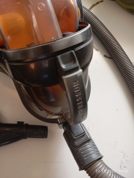 Пылесос на запчасти.