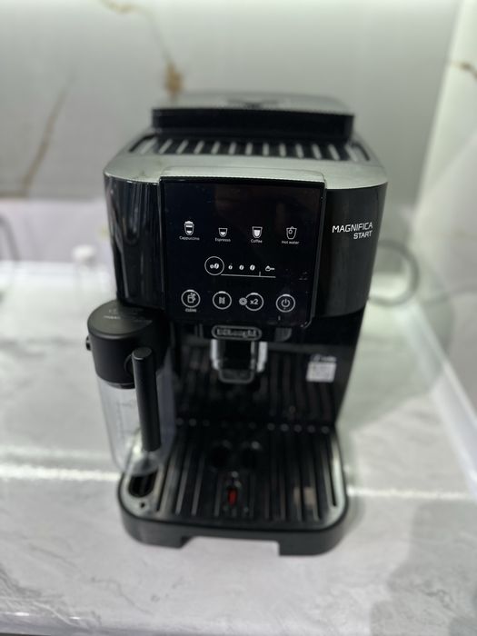Кофемашина Delonghi magnifica start