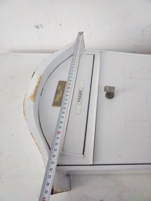 Немска пощенска кутия.
Красив и ефектен дизайн. 
Комплект с ключ. Цвят