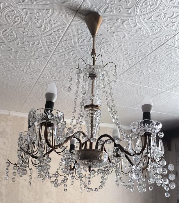 Продам хрустальную люстру