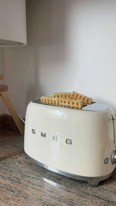 Тостер Smeg TSF01CREU