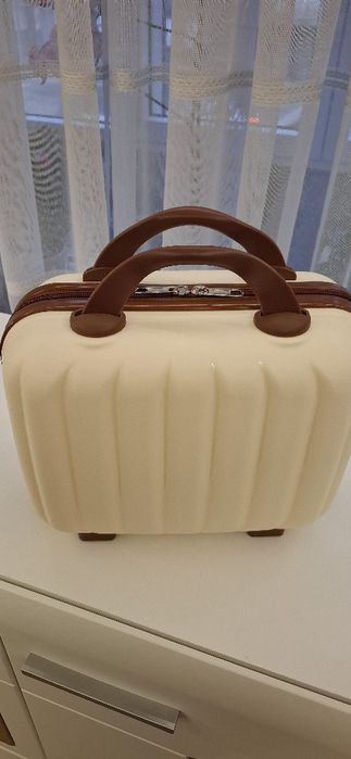 Куфарче за козметика за път
