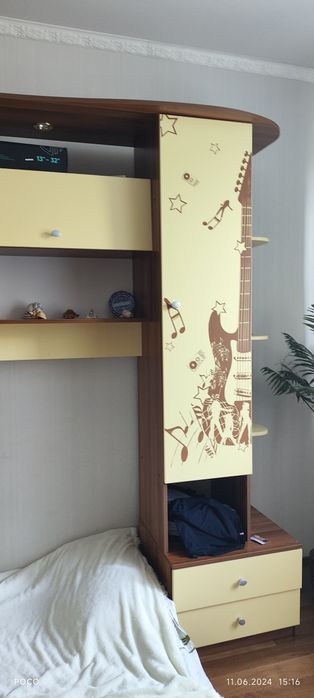 Продам гарнитур спальный