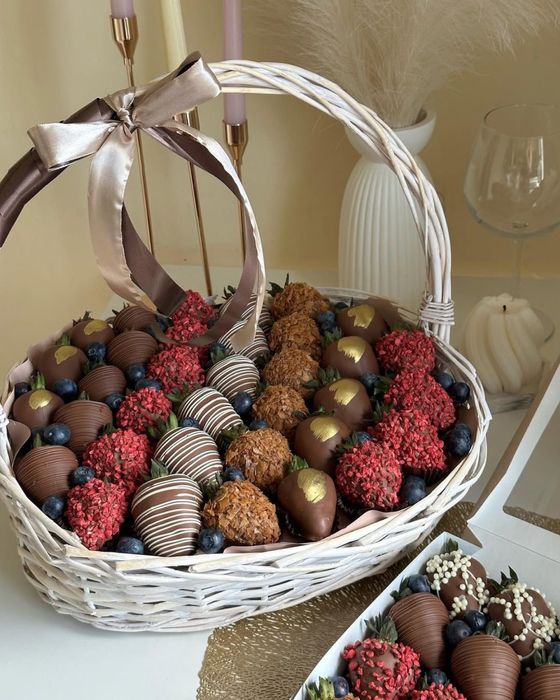 Клубника в шоколаде Корзина