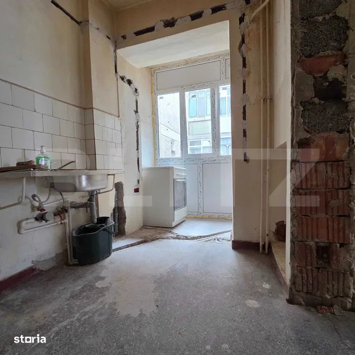 Apartament cu 3 camere, 67 mp, etaj intermediar, renovabil, George Ene