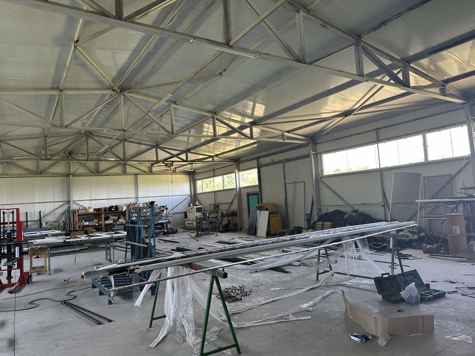vand hala structura metalica cu panouri