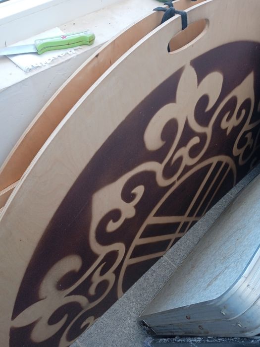 Продам круглыи стол казакскии