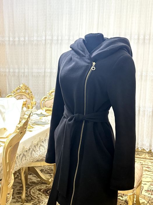 Пальто женское. Размер S. Б/у состояние хорошее