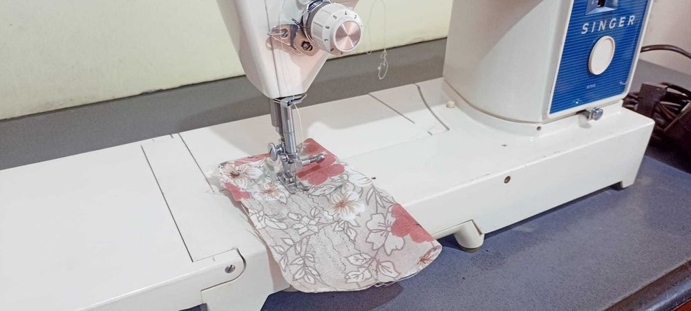 Masina de cusut Singer 676G