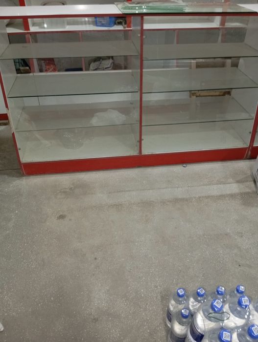 Витрина, полка, шиша ойнали