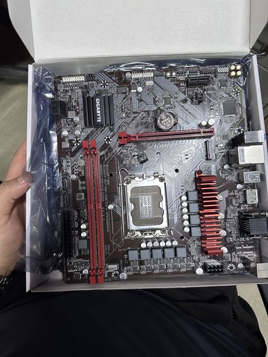 Материнская плата