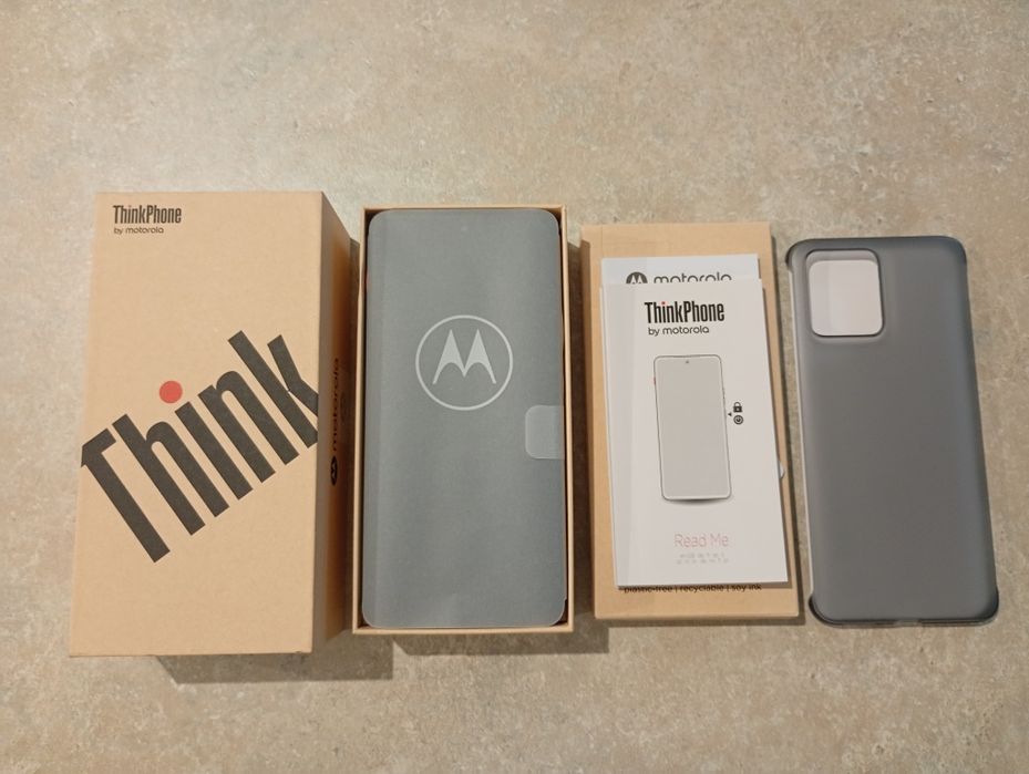 Vând/schimb Motorola ThinkPhone 5G, nou, 8/256GB, 2 ani garanție.