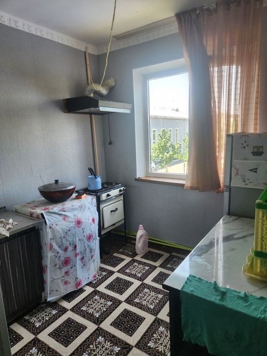 Бурч аптека яқинида 2 хонали уй ижарага берилади БЕЗМАКЛЕР