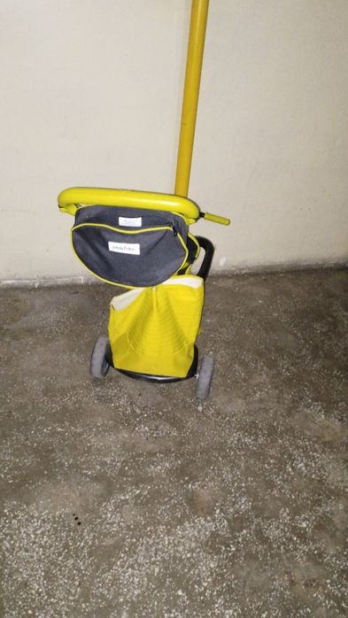 Vând tricicleta copii