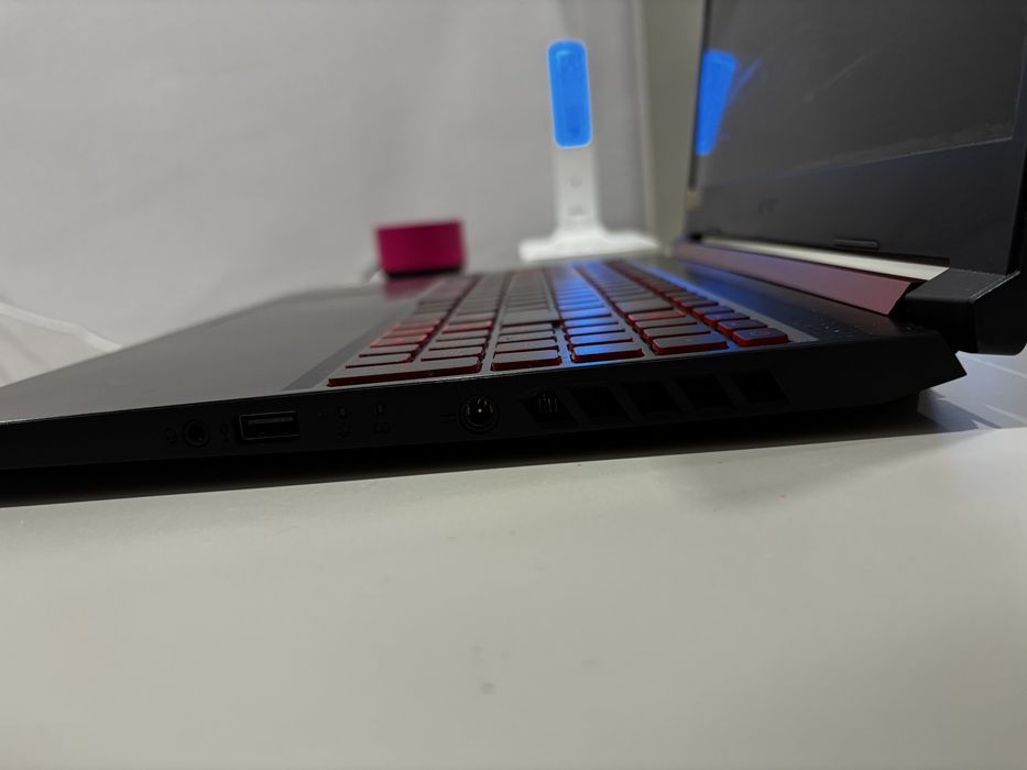 Продам ноутбук срочно