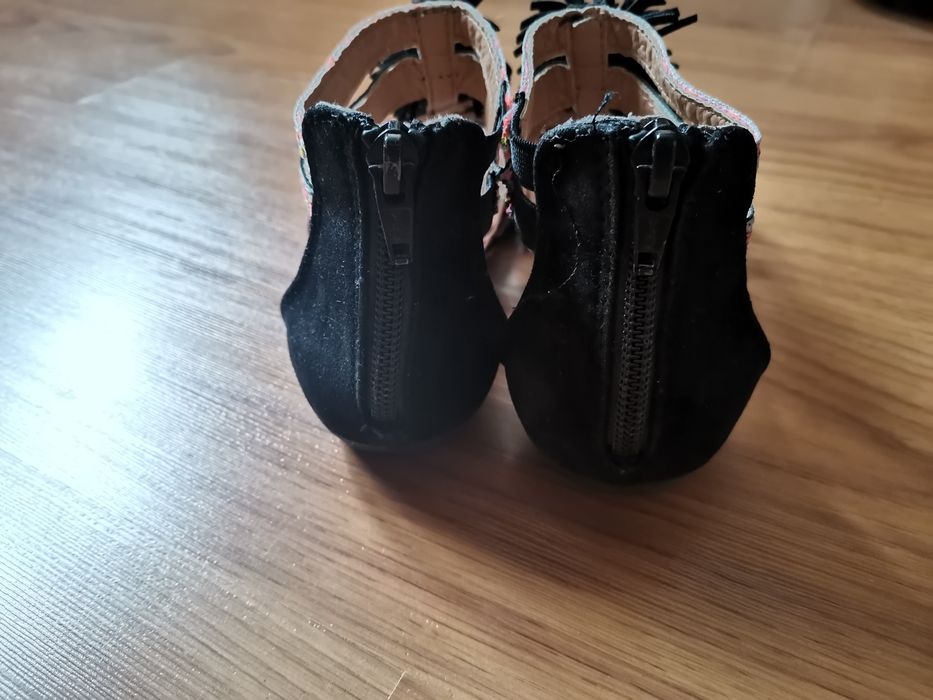 Пантофки/ обувки и Сандали за момиче