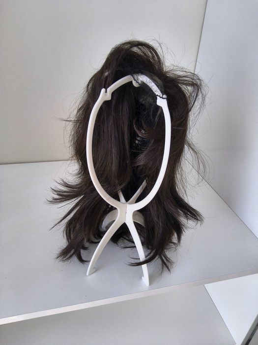 Продава се перука