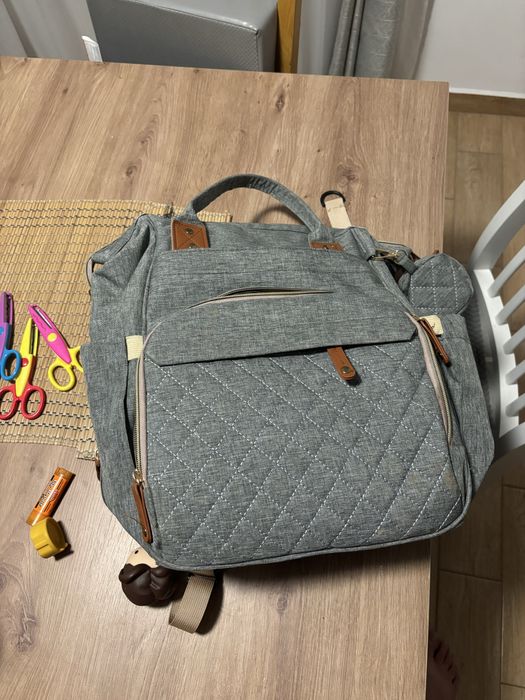 Geanta Bebe tip rucsac, incapatoare, impermeabila, versatila, ergonomica si sigura pentru mama, tata si copil
