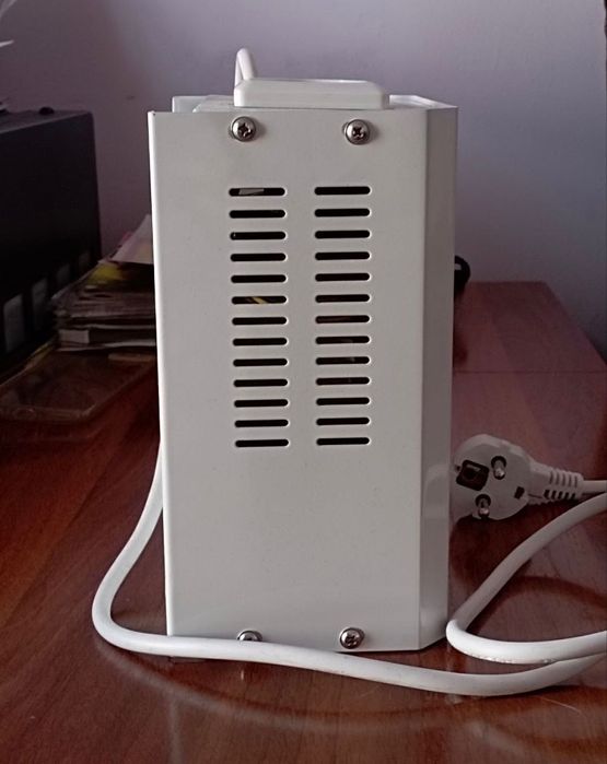 стабилизатор  1000VA