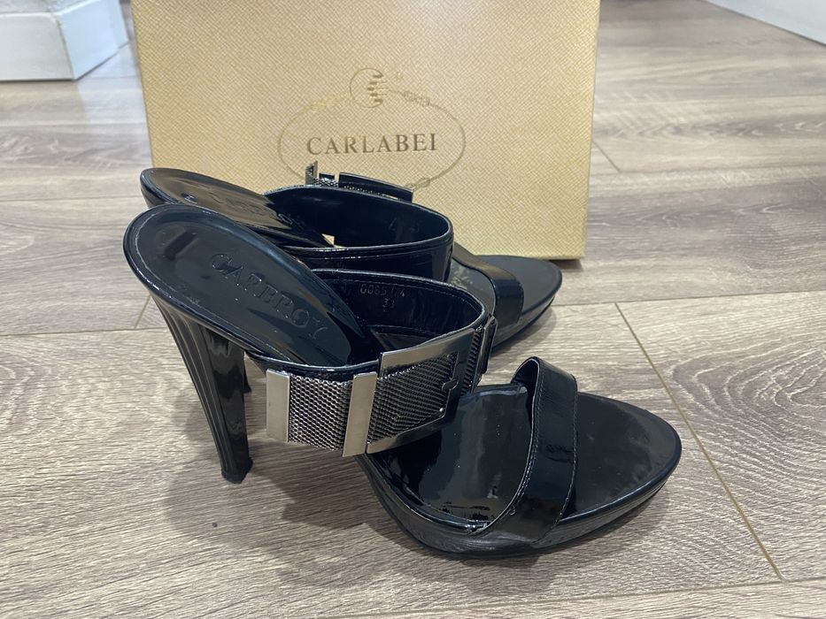 Шлепки кожанные на каблуке