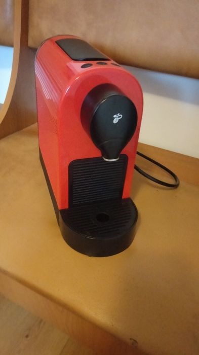Vând aparat de cafea prea puțin folosit