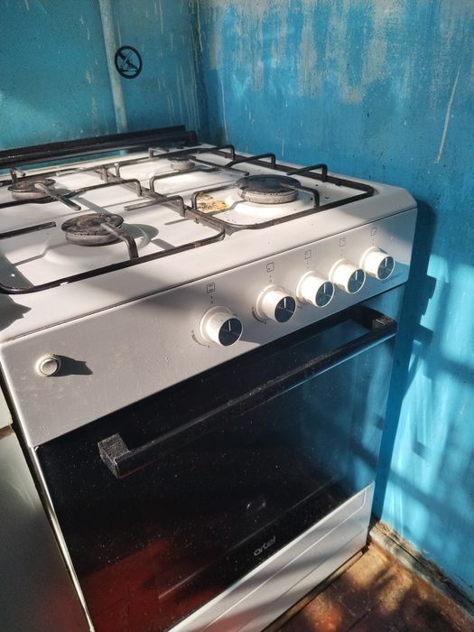 Продам газовую плиту