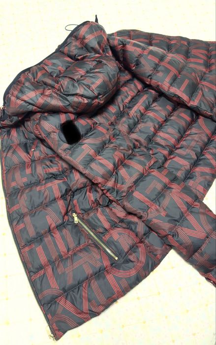 Срочно продаю Оригинал Томи Хэлфигер S размер