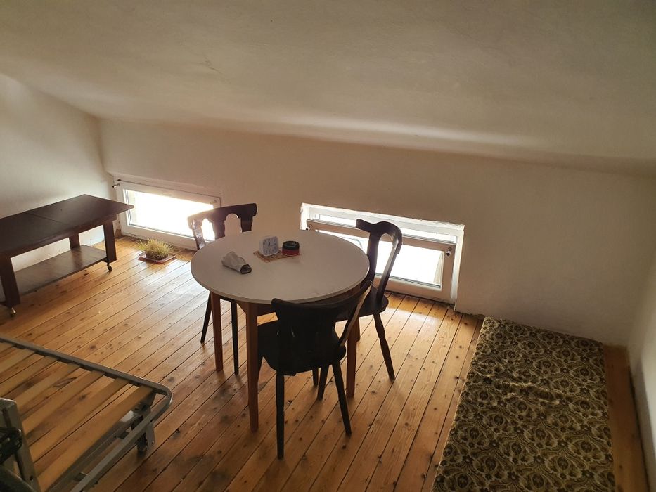 Дава се под наем Ателие в Варна, Базар Левски - 12 кв.м за 91.8 € - Снимка #1