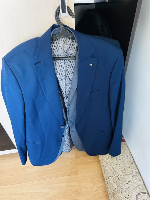 Костюмы и пиджаки