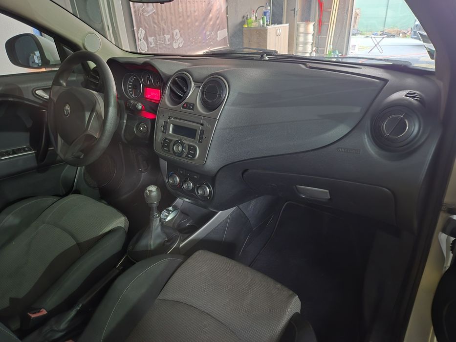 Vând Alfa Romeo Mito